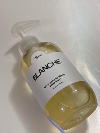 빅그린 니치 퍼퓸 바이옴바디워시 500ml(상탈, 블랙베리&베이, 블랑쉐 3종 중 택1) — 4점을 준 리뷰어가 2022년 8월 올린 사용 사진
