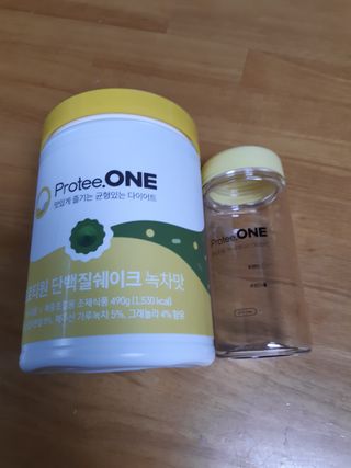 프로티원 단백질쉐이크 녹차맛 2주분 1통+보틀 — 4점을 준 리뷰어가 2021년 3월 올린 사용 사진