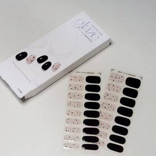 데싱디바 글레이즈 젤네일 시리얼 네일_4종 중 택 1 — 5점을 준 리뷰어가 2021년 9월 올린 사용 사진