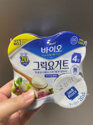 매일바이오 그릭요거트 오리지널 플레인 4개, 로스터리 커피믹스 4개 — 5점을 준 리뷰어가 2021년 12월 올린 사용 사진