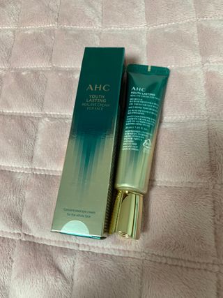 [NEW 탄력유턴 아이크림] AHC 유스 래스팅 리얼 아이크림 포 페이스 — 5점을 준 리뷰어가 2021년 2월 올린 사용 사진