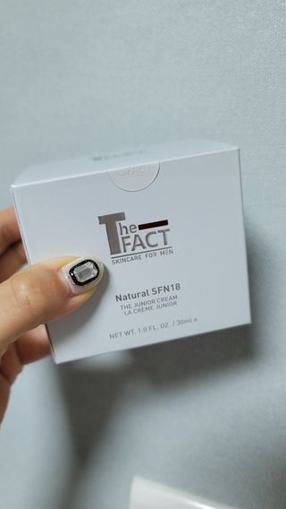 The Fact 더 팩트 내추럴 에스에프엔 에이틴 시니어 크림 — 3.5점을 준 리뷰어가 2021년 2월 올린 사용 사진