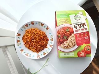 [풀무원] 식물성 저당질식 세트, 두부면 매콤라구파스타와 두부면 직화짜장 — 4점을 준 리뷰어가 2021년 3월 올린 사용 사진