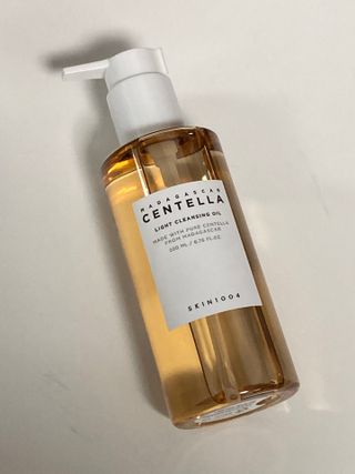 스킨1004 [SKIN1004] 마다가스카르 센텔라 라이트 클렌징 오일 200ml — 5점을 준 리뷰어가 2024년 7월 올린 사용 사진