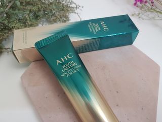 [NEW 탄력유턴 아이크림] AHC 유스 래스팅 리얼 아이크림 포 페이스 — 5점을 준 리뷰어가 2021년 2월 올린 사용 사진