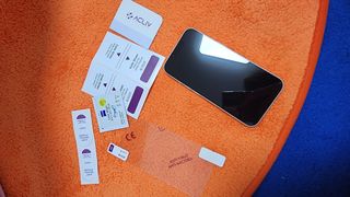 아클리브 Premium 항균 항바이러스 액정 보호필름(iPhone) — 5점을 준 리뷰어가 2022년 10월 올린 사용 사진