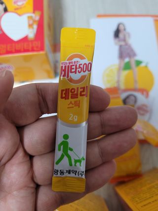 광동생활건강 [제니에디션] 비타500데일리스틱 gift set 60포+제니굿즈 3종+쇼핑백 — 5점을 준 리뷰어가 2021년 11월 올린 사용 사진