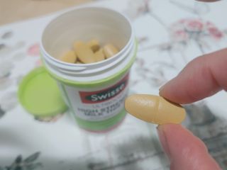 Swisse 스위스 고함량 밀크씨슬 35,000mg 60정 — 4.5점을 준 리뷰어가 2021년 11월 올린 사용 사진