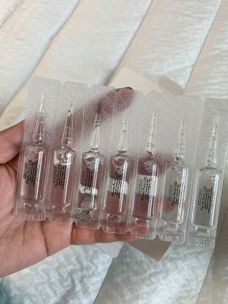 유니베르소 산소앰플 7일 집중케어 앰플 — 5점을 준 리뷰어가 2021년 6월 올린 사용 사진