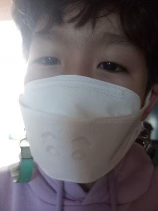 [숨그림]  덴탈마스크 짱구 우리아이 그리고 내가 쓰는 믿을수있는 케릭터 마스크  16종 — 5점을 준 리뷰어가 2021년 10월 올린 사용 사진