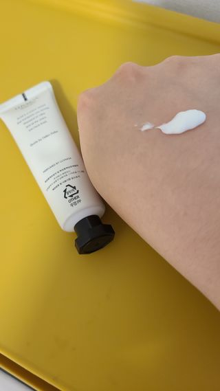 러브모아 향수 고체향수 승무원 고체향수 바르는 향수 니치향수 도손 우드세이지 앤 씨솔트 — 5점을 준 리뷰어가 2022년 9월 올린 사용 사진