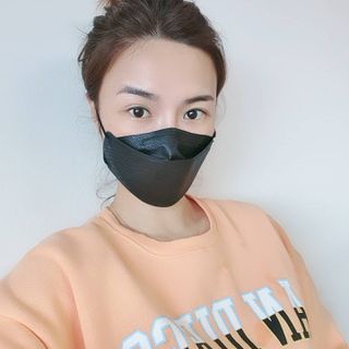 위케어 KF94 마스크 숨쉬기편한 귀안아픈마스크 국산원부자재 사용 식약처 승인 마스크 — 5점을 준 리뷰어가 2021년 3월 올린 사용 사진
