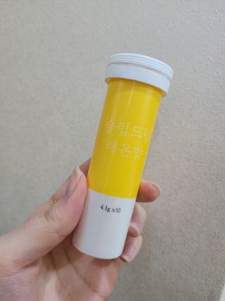[슬림드랍 레몬맛] 건기식 다이어트 보조제 겸 비타민 — 5점을 준 리뷰어가 2022년 1월 올린 사용 사진