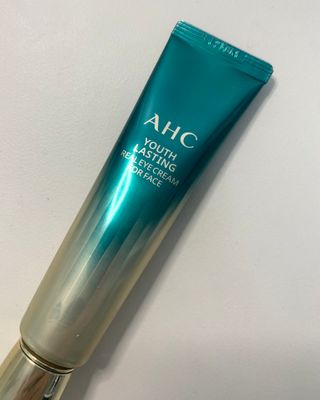 [NEW 탄력유턴 아이크림] AHC 유스 래스팅 리얼 아이크림 포 페이스 — 4.5점을 준 리뷰어가 2021년 1월 올린 사용 사진