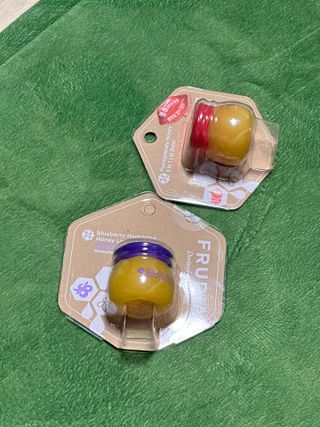 [후르디아] 올리브영 꿀과즙 립밤 2종 (블루베리/석류) — 5점을 준 리뷰어가 2022년 12월 올린 사용 사진