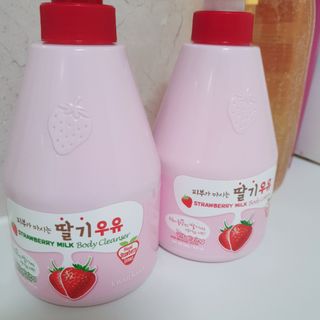 [과일나라] 피부가 마시는 딸기우유 바디클렌저&바디로션 — 5점을 준 리뷰어가 2022년 10월 올린 사용 사진