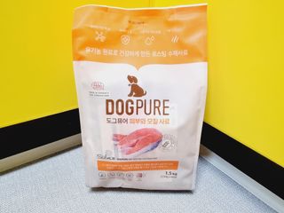 도그퓨어 피부와모질/혼합유산균/글루코사민 유기농 로스팅 사료 — 5점을 준 리뷰어가 2021년 9월 올린 사용 사진