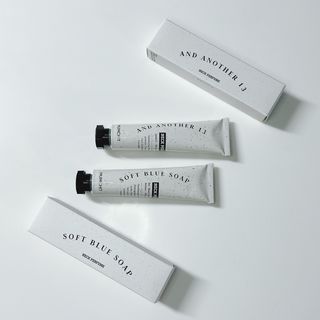 멈칫(MUMCHIT) 넥퍼퓸 NECKPERFUME 2가지 향 — 4점을 준 리뷰어가 2021년 12월 올린 사용 사진