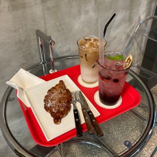 [유슬립 평촌점] 음료2 + 디저트1 or 팥빙수1 중 택1 — 5점을 준 리뷰어가 2021년 7월 올린 사용 사진