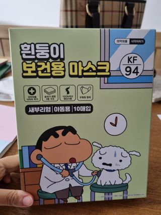 [숨그림]  덴탈마스크 짱구 우리아이 그리고 내가 쓰는 믿을수있는 케릭터 마스크  16종 — 5점을 준 리뷰어가 2021년 10월 올린 사용 사진