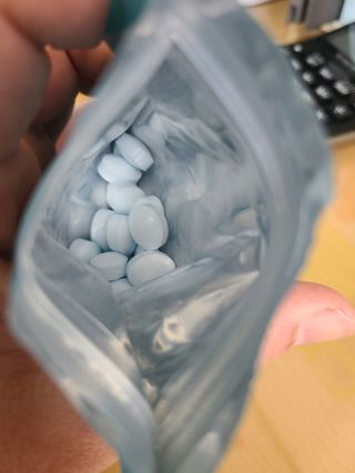 입 냄새 완화에 도움을 주는 에티켓 캔디 앳캔디 스트롱민트 — 4점을 준 리뷰어가 2021년 2월 올린 사용 사진