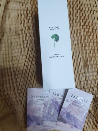 스킨1004 [SKIN1004] 마다가스카르 센텔라 라이트 클렌징 오일 200ml — 5점을 준 리뷰어가 2024년 7월 올린 사용 사진