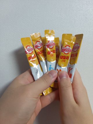[광동제약] 비타500데일리스틱70포&굿즈3종 — 5점을 준 리뷰어가 2021년 10월 올린 사용 사진