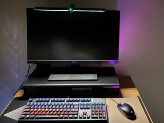 TOMO GRAPHY 나 있을땐 환한 조명 나 없을땐 확실한 살균 ★ DESK LIGHT & STERILIZER [ON] ★ — 5점을 준 리뷰어가 2021년 11월 올린 사용 사진