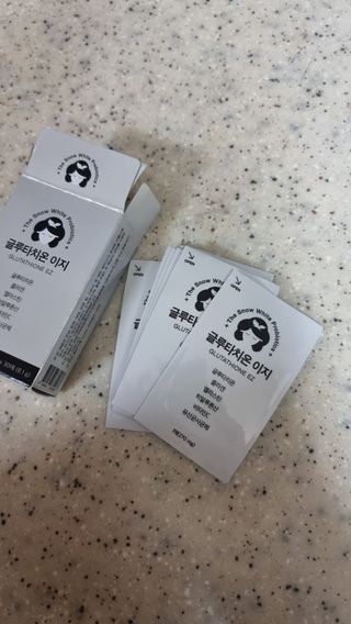 메디포스트 모비타 글루타치온 이지 필름형 30매 — 5점을 준 리뷰어가 2022년 12월 올린 사용 사진