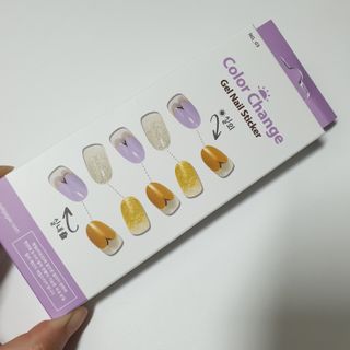 [네일가게] 햇빛에 닿으면 색이 변하는 신기한 햇살 반전 네일스티커 — 5점을 준 리뷰어가 2021년 8월 올린 사용 사진