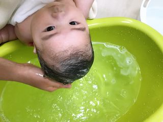 mom e 맘이 내추럴 베이비 케어 샴푸앤바스+로션 — 4.5점을 준 리뷰어가 2021년 1월 올린 사용 사진
