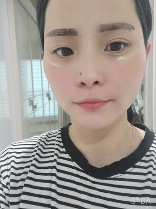 [NEW 탄력유턴 아이크림] AHC 유스 래스팅 리얼 아이크림 포 페이스 — 5점을 준 리뷰어가 2021년 4월 올린 사용 사진
