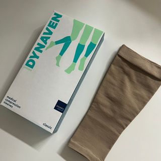 시그바리스 다이나벤 의료용 압박 스타킹 [종아리형] 여름철 다리 붓기 관리 하지정맥류 예방 — 4.5점을 준 리뷰어가 2024년 9월 올린 사용 사진