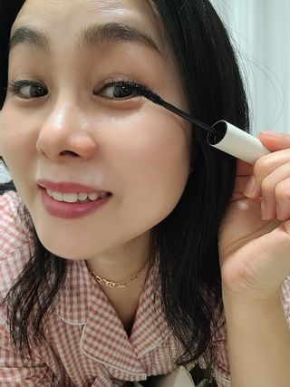 더소설 소설 블랙아이래쉬 세럼 10g(SOSEOL BLACK EYELASH SERUM 10g) — 5점을 준 리뷰어가 2023년 6월 올린 사용 사진