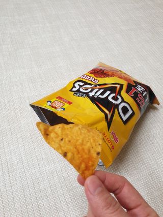 롯데제과 도리토스 양념치킨맛 — 5점을 준 리뷰어가 2021년 4월 올린 사용 사진