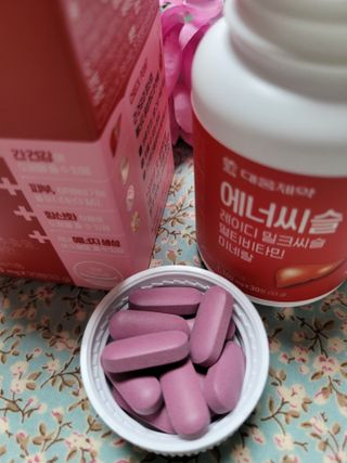 [대웅제약] 간과 항산화 케어, 에너씨슬 레이디 밀크씨슬 멀티비타민 — 4.5점을 준 리뷰어가 2021년 8월 올린 사용 사진