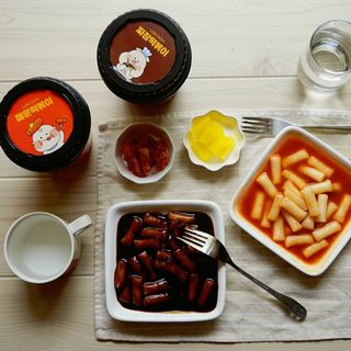 유비쿡 컵떡볶이 매운컵떡볶이2개/ 짜장컵떡볶이 2개  총 4개세트 — 5점을 준 리뷰어가 2021년 4월 올린 사용 사진