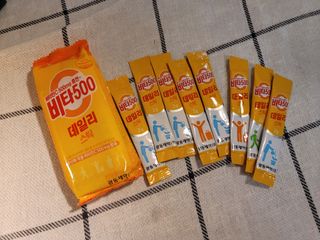 광동생활건강 [광동] 비타500데일리스틱 70포+쇼핑백+구미3개 — 5점을 준 리뷰어가 2022년 1월 올린 사용 사진
