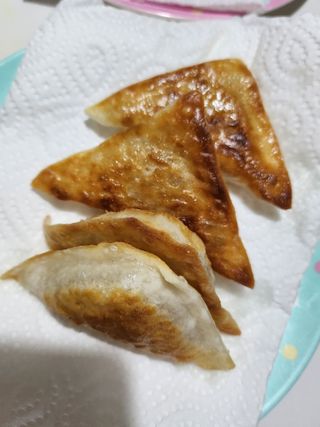 (주)성경순만두 곤약만두.콘치즈만두,삼각당면만두,당면 야끼만두,대구전통 납작만두,떡뽁이 매콤소스,달콤소스 — 5점을 준 리뷰어가 2023년 6월 올린 사용 사진