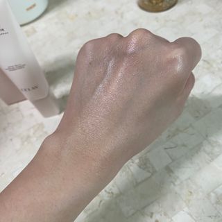 프리마인 선크림만 바꿨을 뿐인데 매일 물 2L챙겨먹고 기초케어 완벽하게 한 물빛피부 완성,셀라브UV프로텍터 — 4점을 준 리뷰어가 2023년 8월 올린 사용 사진