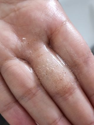 벨먼 내추럴스파 수분광채 스크럽 바디워시 600ml 5종 — 5점을 준 리뷰어가 2022년 5월 올린 사용 사진