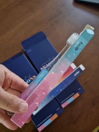 에브리모먼트 에브리 모먼트 칫솔 Every moment toothbrush — 5점을 준 리뷰어가 2022년 2월 올린 사용 사진