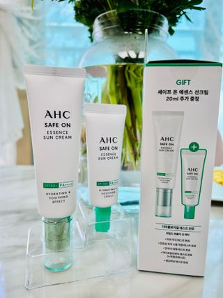[AHC] 세이프온 에센스 선크림 올리브영 스페셜 증정 기획세트 — 5점을 준 리뷰어가 2022년 6월 올린 사용 사진