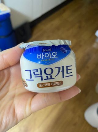 매일바이오 그릭요거트 오리지널 플레인 4개, 로스터리 커피믹스 4개 — 4점을 준 리뷰어가 2021년 12월 올린 사용 사진