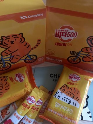 광동생활건강 [광동] 비타500데일리스틱 수능 패키지 (70+굿즈) 뚱랑이 수능엽서+쇼핑백 — 5점을 준 리뷰어가 2022년 11월 올린 사용 사진