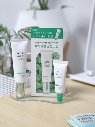[AHC] 세이프온 에센스 선크림 올리브영 스페셜 증정 기획세트 — 4.5점을 준 리뷰어가 2022년 6월 올린 사용 사진