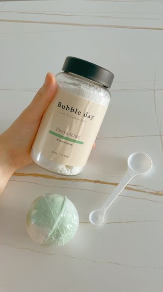 버블데이 아로마/과일 거품 입욕제 — 4점을 준 리뷰어가 2021년 7월 올린 사용 사진