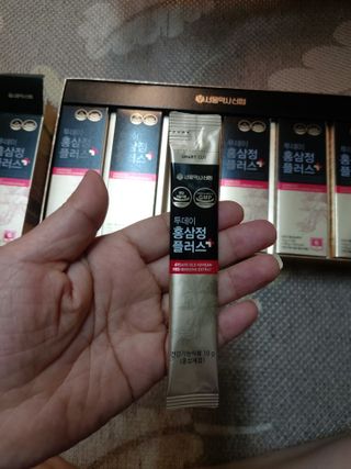 서울약사신협_투데이홍삼정플러스스틱_10g x 60포 — 4점을 준 리뷰어가 2021년 7월 올린 사용 사진