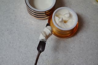 자민경 크레마카라콜 울트라 프로폴리스 하이드라 인텐스 크림 50ml — 5점을 준 리뷰어가 2021년 1월 올린 사용 사진