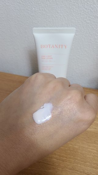보타니티 촉촉수분자차 아쿠아핏 선 에센스 50ml + 보송톤업자차 징크 선 로션 50ml SPF50+ PA++++ (4/25) — 5점을 준 리뷰어가 2022년 4월 올린 사용 사진